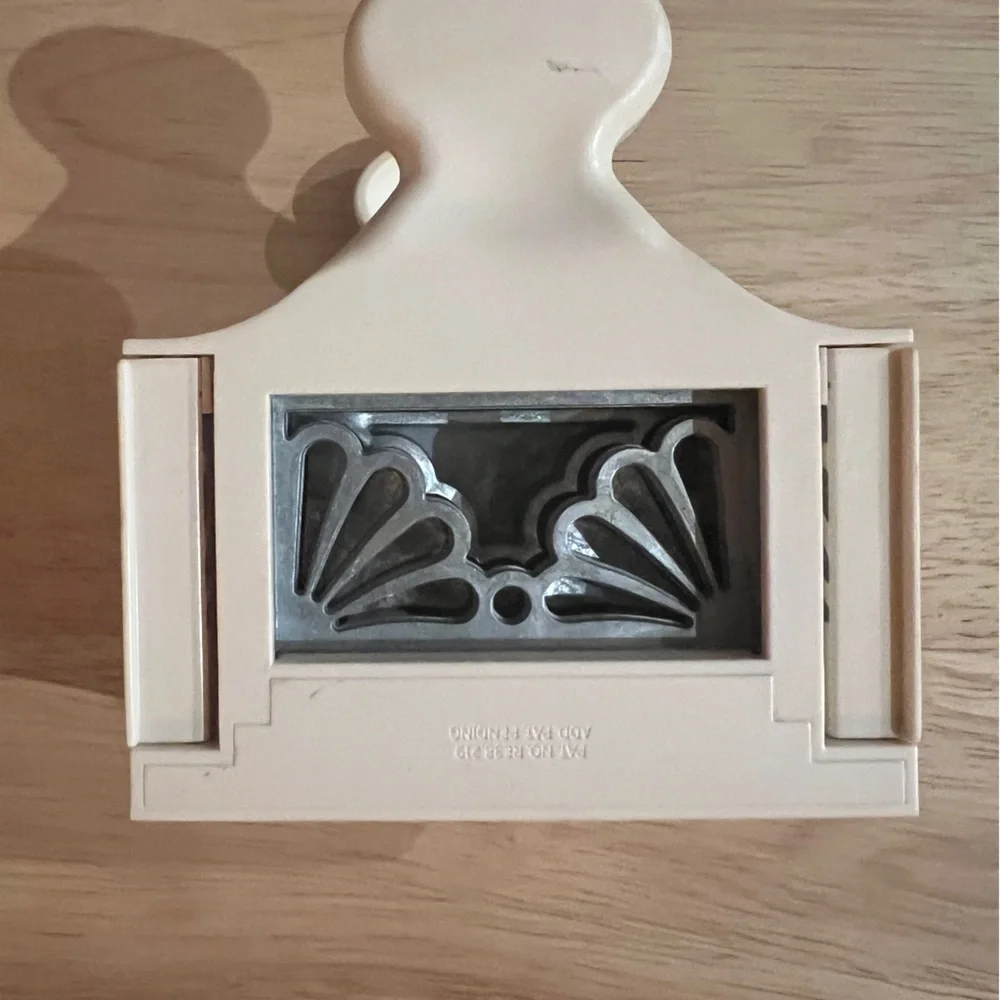 Martha Stewart paper edge punch scallop